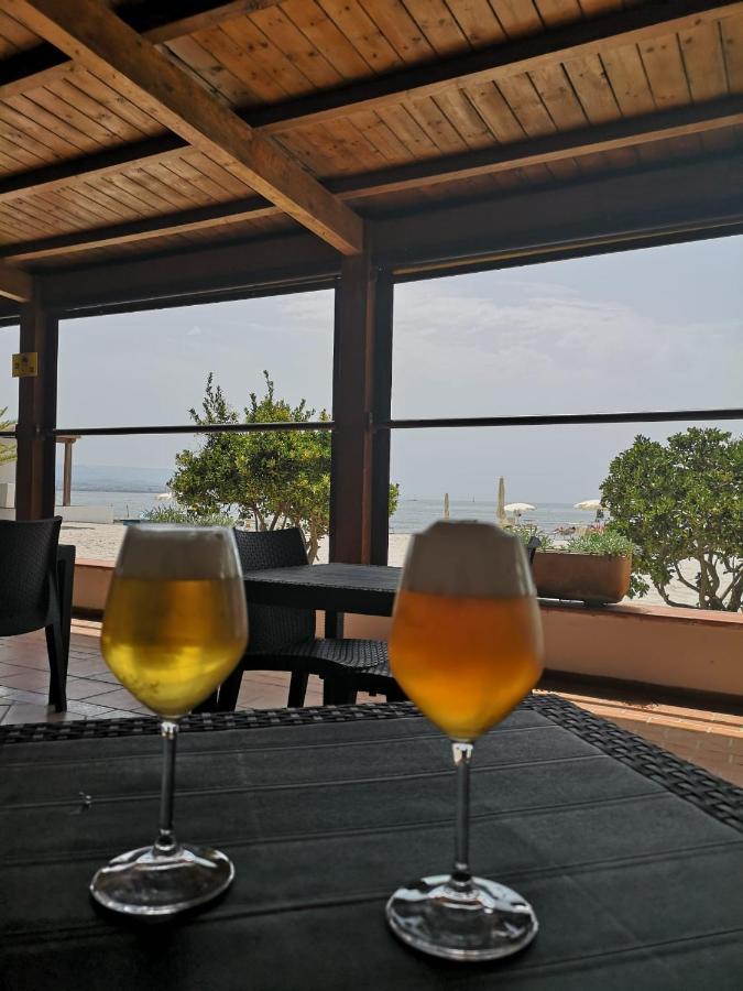 Vel Mari - On The Hotel