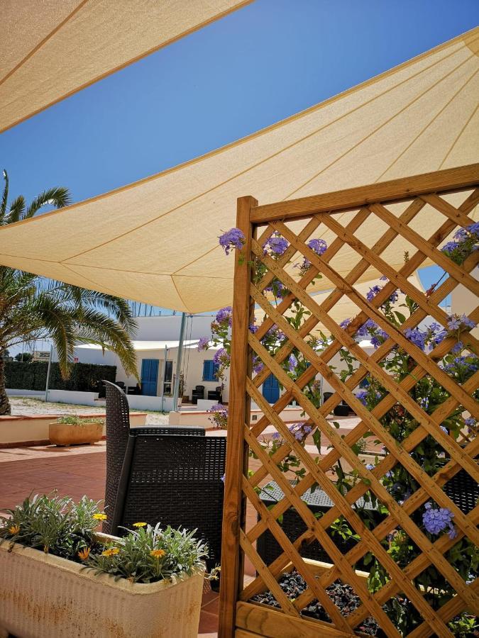 Vel Mari - On The Hotel