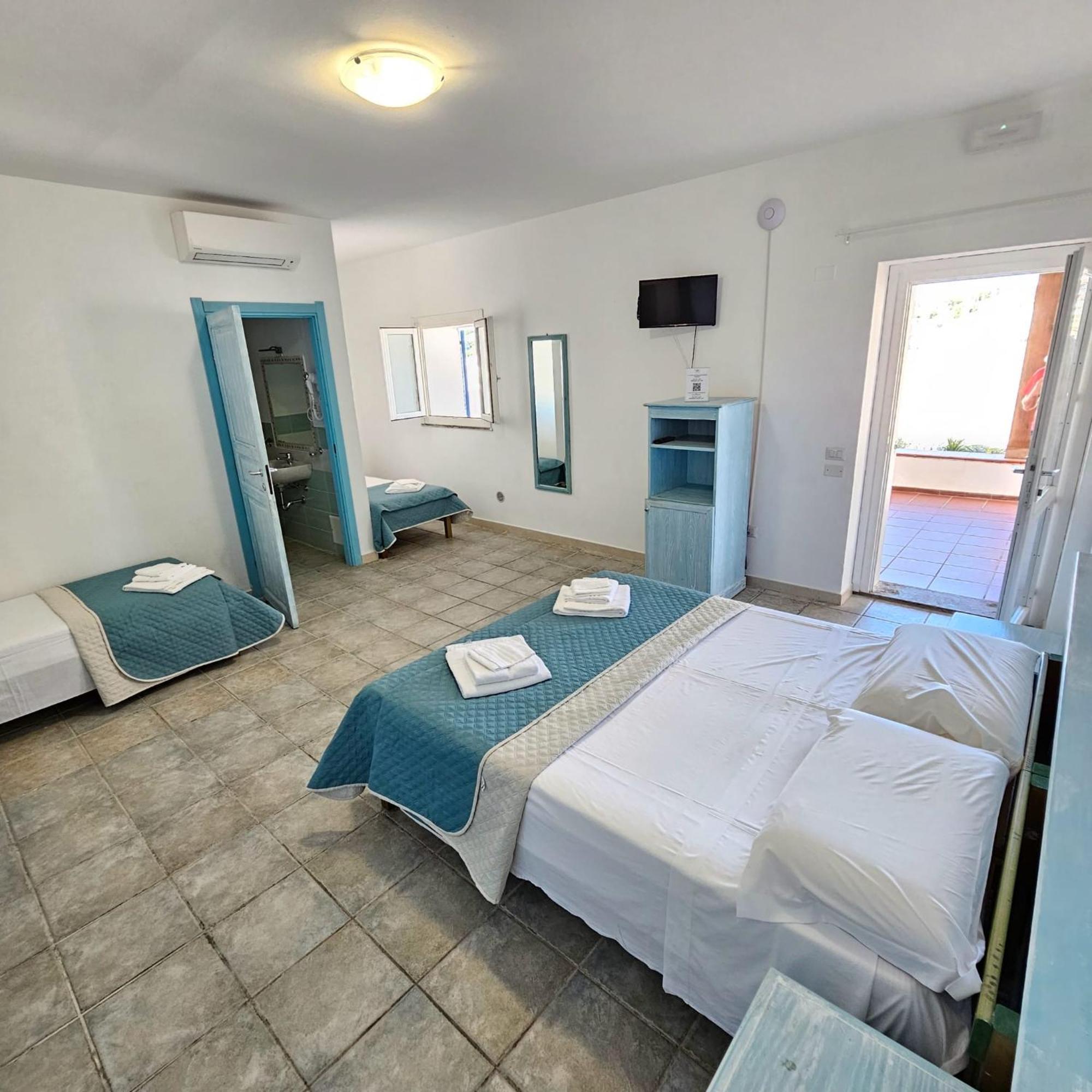 Vel Mari - On The Hotel Alguer